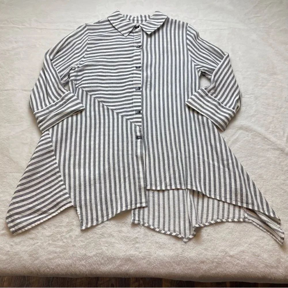 Soft Surroundings White and Black Striped Standout Tunic Top